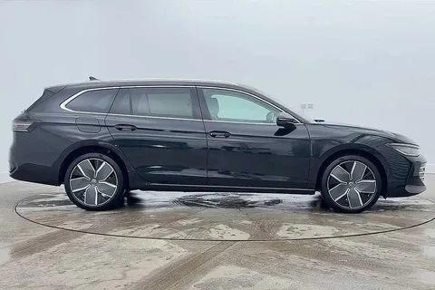 KP75LNO Volkswagen Passat 1.5 TSI eHybrid 272 Elegance 5dr DSG**LEATHER + 19' LEEDS ALLOYS + WINTER P Thumbnail #4