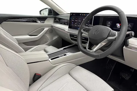 KP75LNO Volkswagen Passat 1.5 TSI eHybrid 272 Elegance 5dr DSG**LEATHER + 19' LEEDS ALLOYS + WINTER P Thumbnail #6