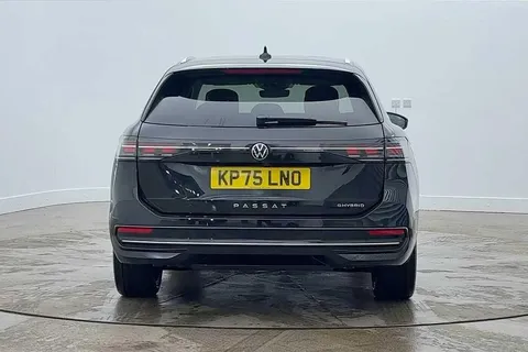 KP75LNO Volkswagen Passat 1.5 TSI eHybrid 272 Elegance 5dr DSG**LEATHER + 19' LEEDS ALLOYS + WINTER P Thumbnail #8
