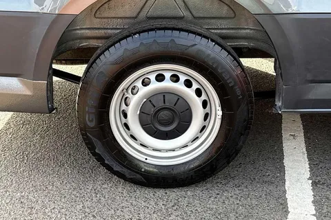 BK25UAN Volkswagen Crafter 2.0TDI  140PS CR35 LWB Commerce Plus Thumbnail #5