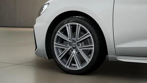  Audi A1 1.0 TFSI 30 S line Sportback S Tronic Euro 6 (s/s) 5dr Thumbnail #4