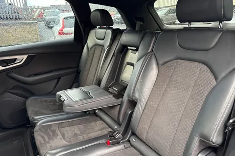 14 of 51 for Audi Q7 3.0 TDI V6 S line Tiptronic quattro Euro 6 (s/s) 5dr