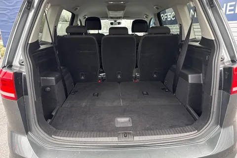 LV20NPD Volkswagen Touran 1.5 TSI EVO R-Line Euro 6 (s/s) 5dr Thumbnail #8