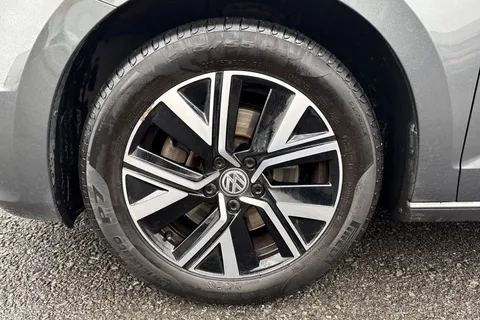 LV20NPD Volkswagen Touran 1.5 TSI EVO R-Line Euro 6 (s/s) 5dr Thumbnail #13