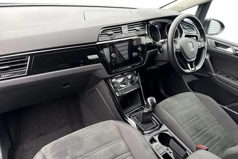 LV20NPD Volkswagen Touran 1.5 TSI EVO R-Line Euro 6 (s/s) 5dr Thumbnail #16