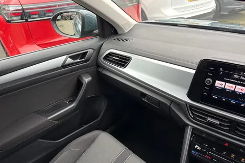 GF25UXC Volkswagen T-Roc 1.5 TSI Match 5dr | Rear View Camera Thumbnail #21