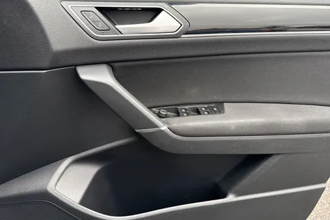 LV20NPD Volkswagen Touran 1.5 TSI EVO R-Line Euro 6 (s/s) 5dr Thumbnail #22