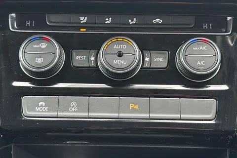 LV20NPD Volkswagen Touran 1.5 TSI EVO R-Line Euro 6 (s/s) 5dr Thumbnail #23