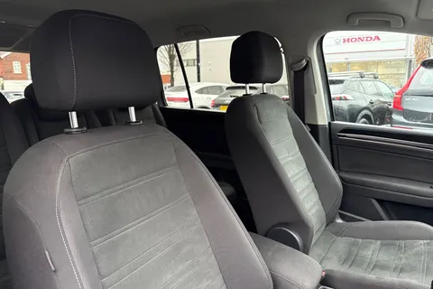 LV20NPD Volkswagen Touran 1.5 TSI EVO R-Line Euro 6 (s/s) 5dr Thumbnail #25