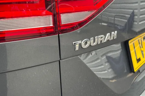 LV20NPD Volkswagen Touran 1.5 TSI EVO R-Line Euro 6 (s/s) 5dr Thumbnail #30