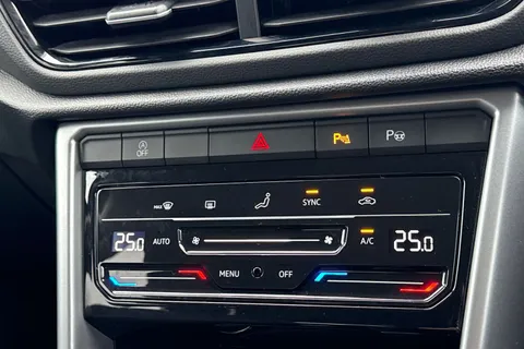 GF25UXC Volkswagen T-Roc 1.5 TSI Match 5dr | Rear View Camera Thumbnail #35