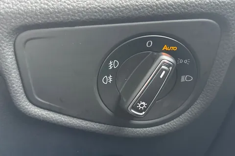 LV20NPD Volkswagen Touran 1.5 TSI EVO R-Line Euro 6 (s/s) 5dr Thumbnail #38