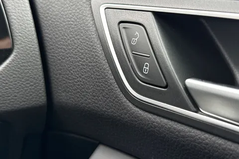 LV20NPD Volkswagen Touran 1.5 TSI EVO R-Line Euro 6 (s/s) 5dr Thumbnail #39