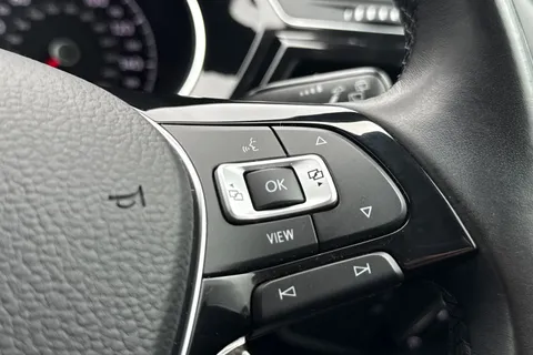 LV20NPD Volkswagen Touran 1.5 TSI EVO R-Line Euro 6 (s/s) 5dr Thumbnail #40