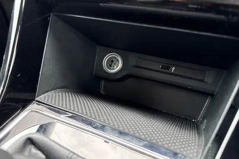 LV20NPD Volkswagen Touran 1.5 TSI EVO R-Line Euro 6 (s/s) 5dr Thumbnail #47