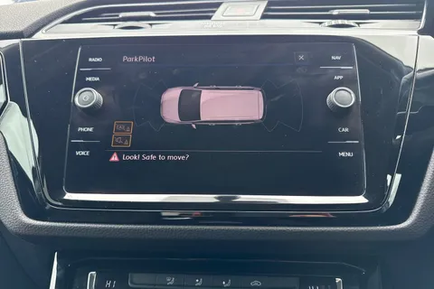 LV20NPD Volkswagen Touran 1.5 TSI EVO R-Line Euro 6 (s/s) 5dr Thumbnail #49