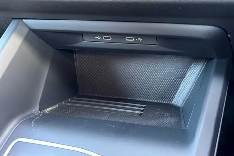 KP75LJY Volkswagen Golf 1.5 TSI 204 Match eHybrid 5dr DSG Thumbnail #38