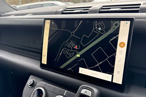 KN73VPF Land Rover Defender 110 2.0 P400e X-Dynamic HSE 5dr Thumbnail #13