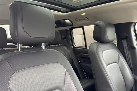 KN73VPF Land Rover Defender 110 2.0 P400e X-Dynamic HSE 5dr Thumbnail #23