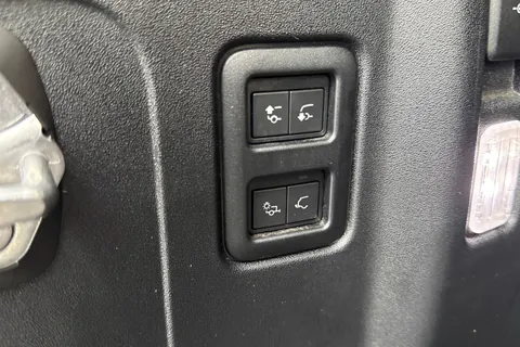 KN73VPF Land Rover Defender 110 2.0 P400e X-Dynamic HSE 5dr Thumbnail #29