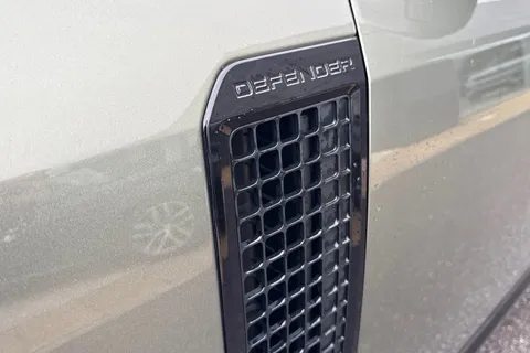 KN73VPF Land Rover Defender 110 2.0 P400e X-Dynamic HSE 5dr Thumbnail #30