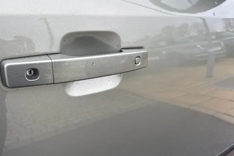 KN73VPF Land Rover Defender 110 2.0 P400e X-Dynamic HSE 5dr Thumbnail #31