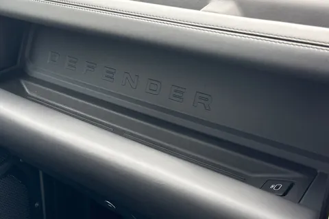 KN73VPF Land Rover Defender 110 2.0 P400e X-Dynamic HSE 5dr Thumbnail #52