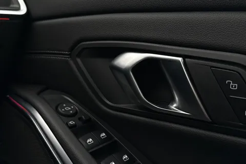 YB24XNZ BMW 3 Series 2.0 320i M Sport Auto Euro 6 (s/s) 4dr Thumbnail #18