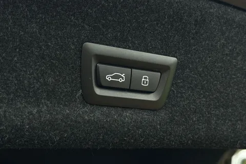 YB24XNZ BMW 3 Series 2.0 320i M Sport Auto Euro 6 (s/s) 4dr Thumbnail #27