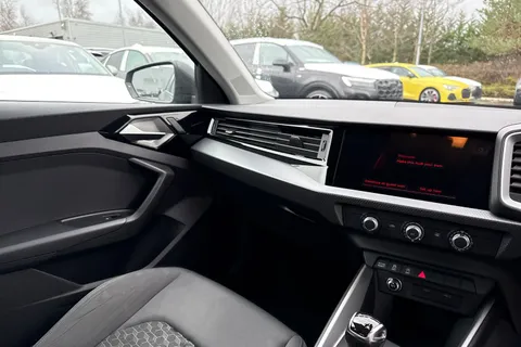 15 of 50 for Audi A1 Sport 30 TFSI 110 PS 6-speed