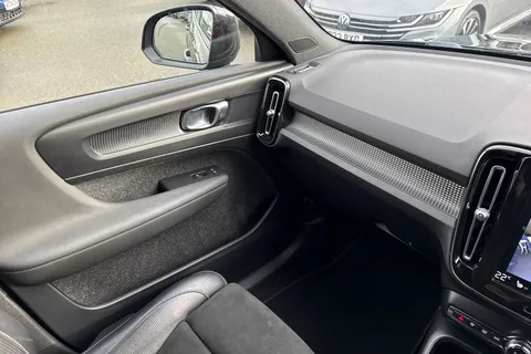 WR69XLE Volvo Xc40 2.0 T4 R-Design Auto Euro 6 (s/s) 5dr Thumbnail #21