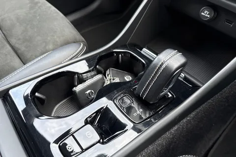 WR69XLE Volvo Xc40 2.0 T4 R-Design Auto Euro 6 (s/s) 5dr Thumbnail #24