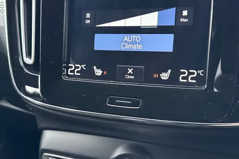 WR69XLE Volvo Xc40 2.0 T4 R-Design Auto Euro 6 (s/s) 5dr Thumbnail #32