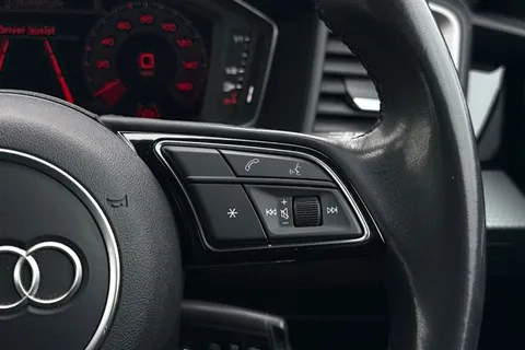 35 of 50 for Audi A1 Sport 30 TFSI 110 PS 6-speed