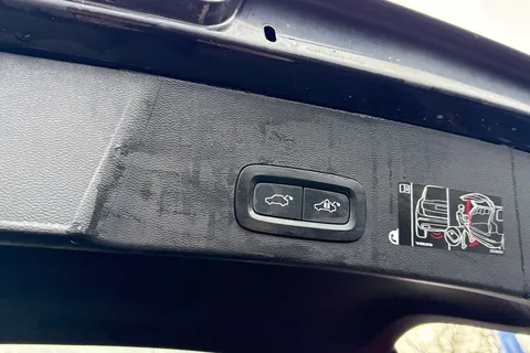 WR69XLE Volvo Xc40 2.0 T4 R-Design Auto Euro 6 (s/s) 5dr Thumbnail #38