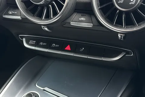 28 of 41 for Audi TT Coup- S line 45 TFSI 245 PS 6-speed