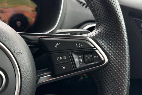 33 of 41 for Audi TT Coup- S line 45 TFSI 245 PS 6-speed