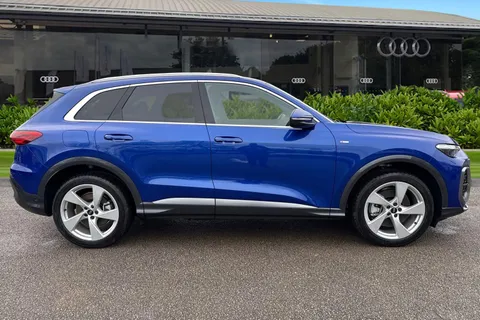  Audi Q5 2.0 TDI S line S Tronic quattro Euro 6 (s/s) 5dr Thumbnail #4