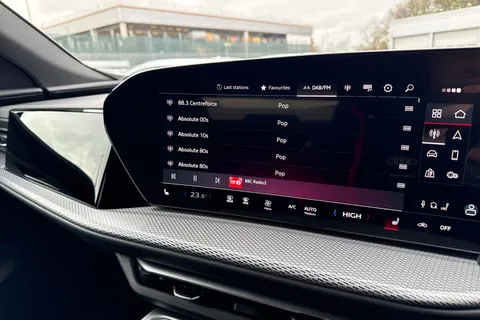  Audi Q5 2.0 TDI S line S Tronic quattro Euro 6 (s/s) 5dr Thumbnail #36