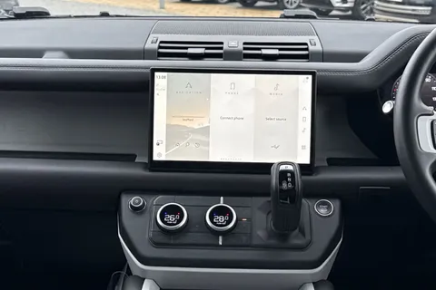 KN25UJL Land Rover Defender 110 3.0 D350 X-Dynamic HSE 5dr Thumbnail #16