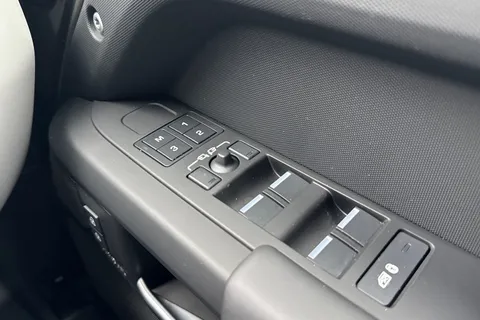 KN25UJL Land Rover Defender 110 3.0 D350 X-Dynamic HSE 5dr Thumbnail #27
