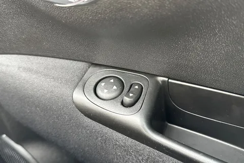 DX24GDU FIAT 500 1.0 MHEV Euro 6 (s/s) 3dr Thumbnail #39