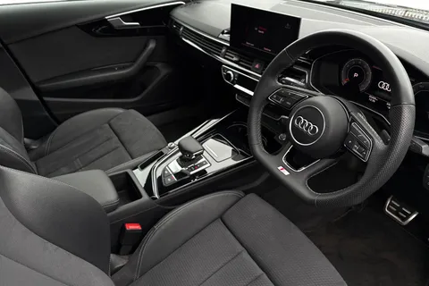 DW24HBZ Audi A4 2.0 TFSI 35 Black Edition S Tronic Euro 6 (s/s) 4dr Thumbnail #8