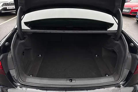 DW24HBZ Audi A4 2.0 TFSI 35 Black Edition S Tronic Euro 6 (s/s) 4dr Thumbnail #10