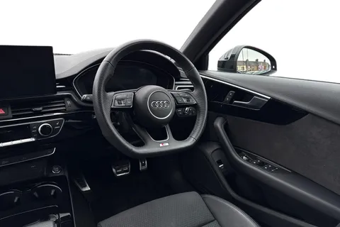 DW24HBZ Audi A4 2.0 TFSI 35 Black Edition S Tronic Euro 6 (s/s) 4dr Thumbnail #13