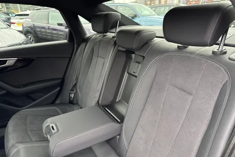 DW24HBZ Audi A4 2.0 TFSI 35 Black Edition S Tronic Euro 6 (s/s) 4dr Thumbnail #14