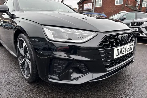 DW24HBZ Audi A4 2.0 TFSI 35 Black Edition S Tronic Euro 6 (s/s) 4dr Thumbnail #17