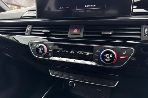 DW24HBZ Audi A4 2.0 TFSI 35 Black Edition S Tronic Euro 6 (s/s) 4dr Thumbnail #19
