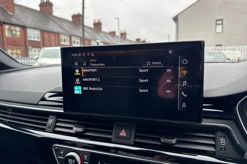 DW24HBZ Audi A4 2.0 TFSI 35 Black Edition S Tronic Euro 6 (s/s) 4dr Thumbnail #31