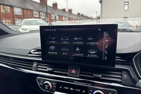 DW24HBZ Audi A4 2.0 TFSI 35 Black Edition S Tronic Euro 6 (s/s) 4dr Thumbnail #36